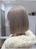 ホワイトブロンド×ぱっつんボブ 
