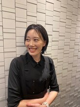 《アーティスト／安達 静華》ボブ・レイヤー×ハイライト・白髪ぼかしで魅せる大人デザインを。