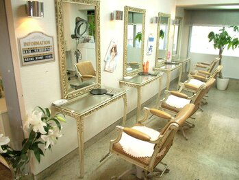 ヤング(young HAIR SALON)の写真/大型店にはない、アットホームな雰囲気が魅力のサロン♪穏やかな空間でゆったり過ごせるのが嬉しい◎