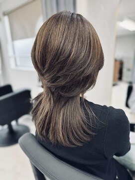 ニル 大泉学園(nilu) ハイレイヤーカット/アッシュグレー/9トーン