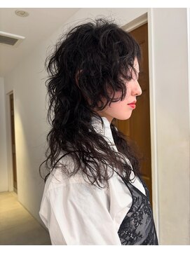 ナループロアツム(Nalu pu loa Tsum) マレットヘア/マレット/ウルフカット/ハイレイヤーウルフ