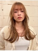 透明感アッシュベージュ前髪ありレイヤーカットロング