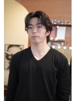 エディ(Edy)&nbsp;センターパートニュアンスパーマ韓国ヘアカルマヘア眉毛カット