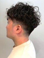 オレンジペコ(orange peco)&nbsp;刈り上げ ツーブロック スペインカール メンズパーマ 黒髪 20代