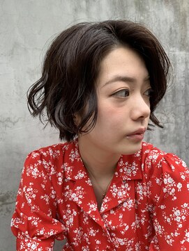 エラ(ELLA) 周りと差がつくお洒落ショートボブ