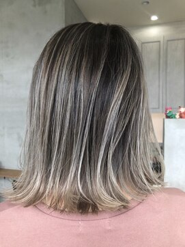 リリ(Riri) コントラストベージュバレイヤージュ