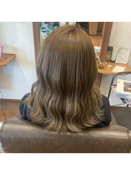 アンジェリーク グレージュカラー/波巻き/ハイアンドロー