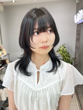 ヴェイン 渋谷(vain) 大人ガーリー ロングウルフ くびれヘア　アッシュブラック