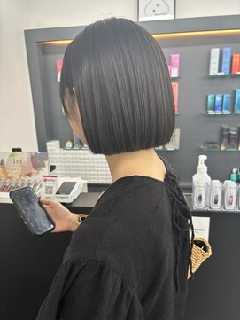 ジエクト アイロ(The Ect ilo) 黒髪ぱつっとボブ　20代30代40代の方にオススメ