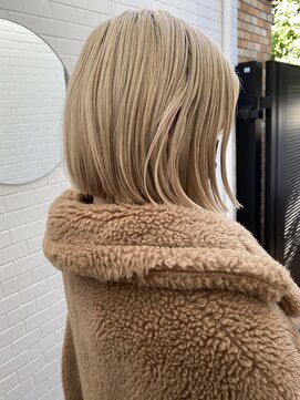 アンプラグド(unplugged) ブリーチベージュカラー