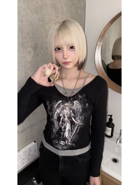 モニカ(MONIQA) ホワイト