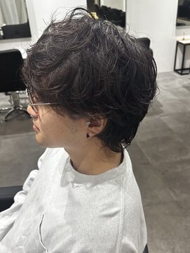 ヒュイル バイ ニアウ(Hwyl by Niau) メンズマッシュウルフパーマニュアンスパーマアンニュイパーマ