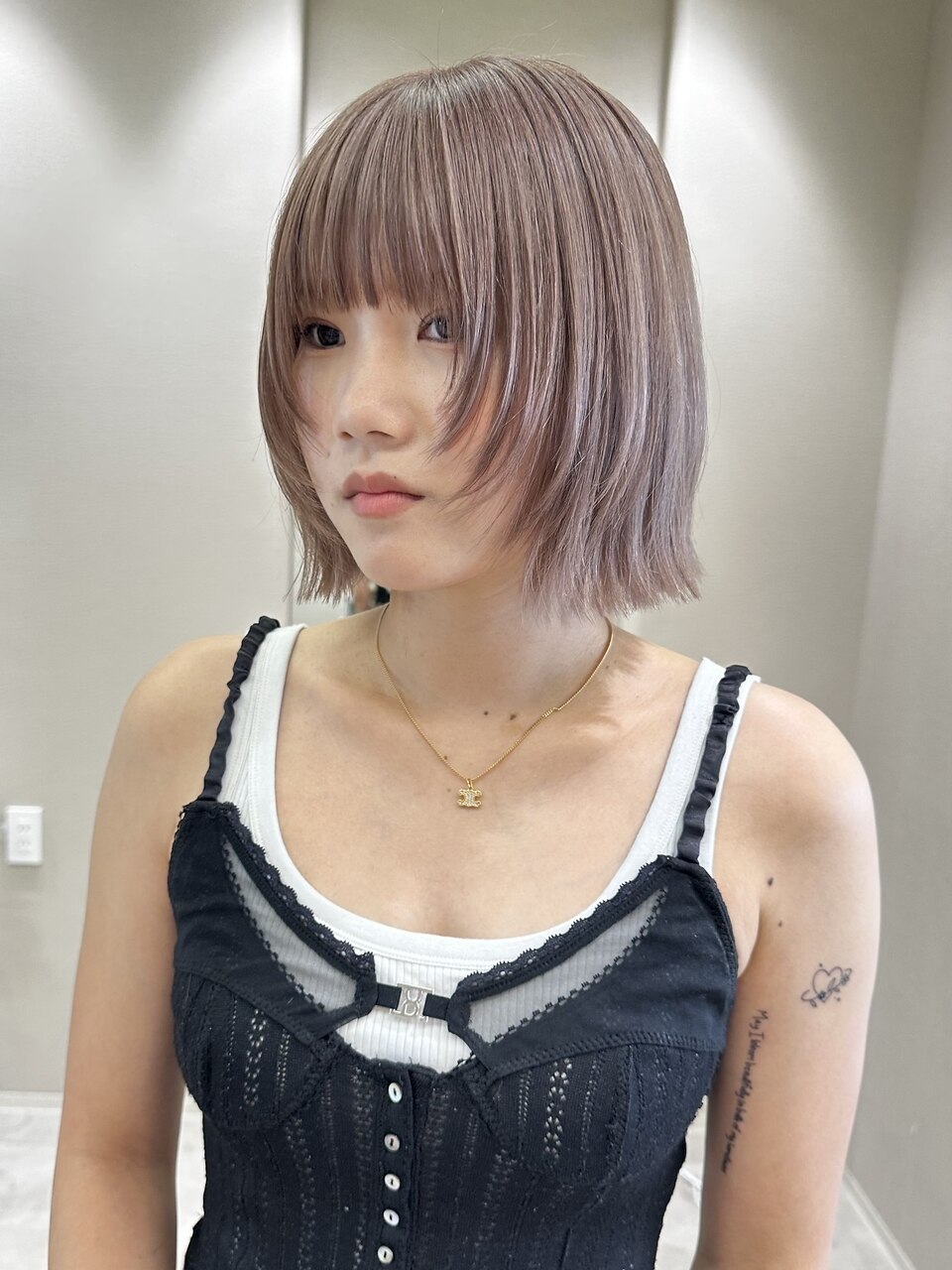 ピンクベージュ/ブリーチ/ブリーチなし/表参道/原宿/女性美容師