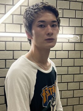 パークレーン アイス イヴェン アネックス(PARK LANE ICI yeven.anx) 春の大人ブリーチ◎センターパートで清潔感ハイトーン