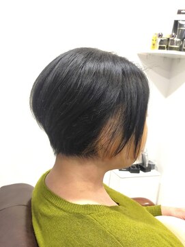 ヘアー グリーン(hair green) 30代40代50代/前下りショートボブ/インナーカラー