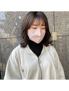 ムーム(Momb) ミディアムくびれボブ