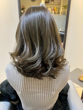 ラシット(Rasit) ＊秋冬マットベージュで垢抜け巻き髪ミディ＊