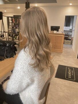 ナンバー(number+) 20代30代大人可愛い艶感ミルクティーベージュケアブリーチ
