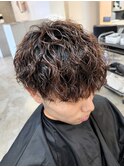 前下り刈り上げマッシュ波巻きツイストスパイラルパーマメンズ