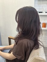 トッカ ヘアアンドトリートメント 難波店 高めレイヤーのセミロングウルフスタイル