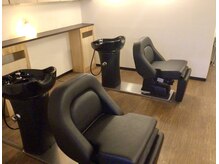 マシロ(masiro)の雰囲気（【masiro】シャンプー台は心地よい最新のリクライニングタイプ！）