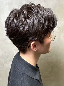 ニュアンスパーマ 刈り上げ マッシュ 毛流れパーマ 黒髪