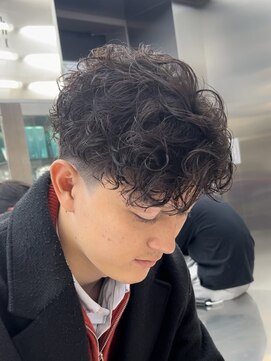 フィフスパーク(fifth PARK) 渋谷スペインカールラルフカール刈り上げ高めツーブロックメンズ