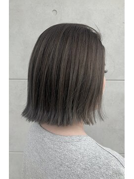 ヘアセラピー サラ(hair therapy Sara) 切りっぱなしグレーカラー〇