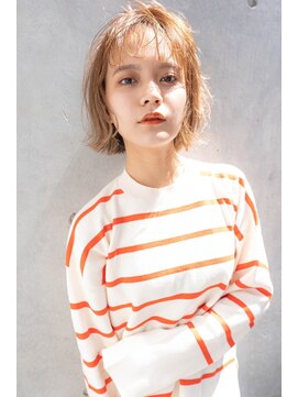 レゴ(REGO) グレージュカラーシルキーべージュ、デザインカラー斜めバング