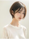 ナチュラルボブワイドバングホワイトブロンド外はね20代30代40代