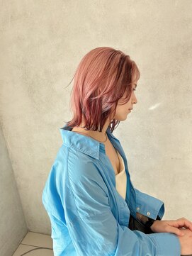 オットット(OttottO) ボブ切りっぱなしボブハイトーンブリーチデザインカラー