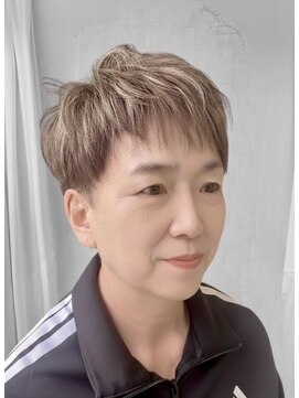 セブンフィズ(SEVEN fizz) 【40代・50代・60代 白髪ぼかし】個性がキラリのベリーショート