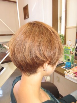 コアフィールフィス(COIFFURE fils) くせをいかしたスイングショートボブ