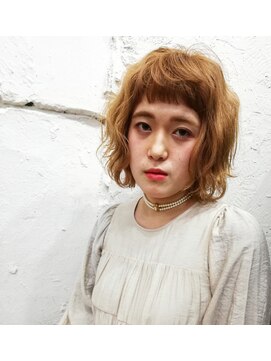 ジェナ(Jena) ヌーディーオレンジ×ショートウェービーボブ