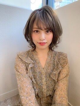 マリアバイアフロート(Maria by AFLOAT) 【アフロート添田】ひし形外ハネエッジショートアッシュ