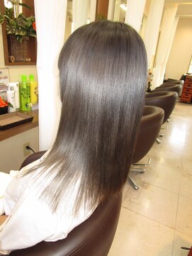 コアフィールフィス(COIFFURE fils) 《見附 今町》M3Dカラー 透け感 ダークグレー ブリーチ