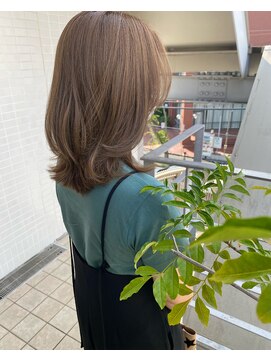 オーシャン(Ocean) ［OCEAN Hair&Life水田成美］外ハネレイヤー/ミルクティーカラー