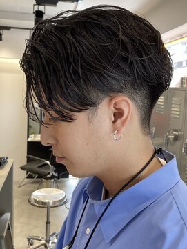 リット×ベリエ(Lit.×belier) 毛流れセンターパートニュアンスパーマツーブロックフェード