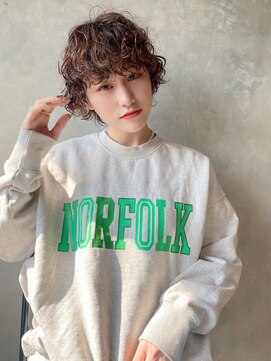 ホロ(hollo) プードルパーマショートくるくるパーマ