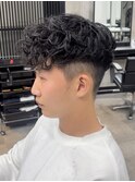 スペインカール　眉カット　メンズ　パーマ　フェード