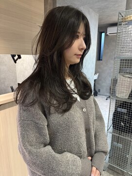 クス(KUsU) ロングレイヤー/くすみベージュ/美髪/ワンカール