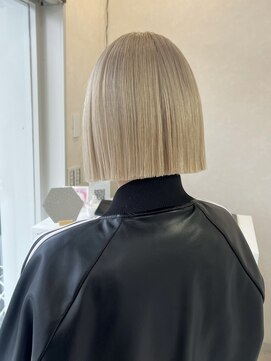ミル(mir) ぱつんとbob / White blond