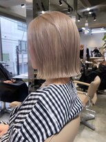 ショートボブミルクティーベージュカラーダブルカラーハイトーン