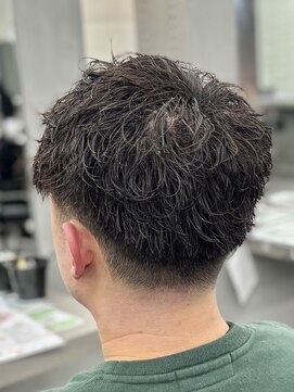 オーバルバイアピッシュ(OVARL by apish) シャドウパーマ/テーパーフェード/メンズパーマ/フェードカット