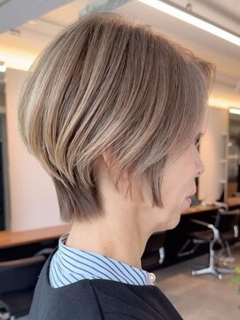 エリマ 調布(elima) 調布ショートヘア顔周りレイヤーカットダブルカラーショートボブ