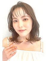 フィガロミーナ(FIGARO MINA)&nbsp;2026 透け感ミディ × 外ハネニュアンス