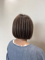 ロッカ(ROCCA) 前下がりボブ×白髪ぼかしハイライト