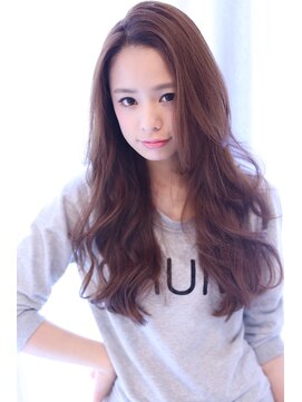 リリークラウン(Lily Crown) かき上げバングの外ハネウェーブ