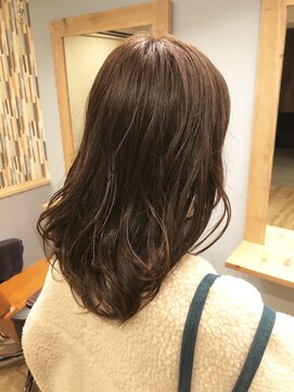 アンプヘア(amphair) アッシュ系パーマカラー