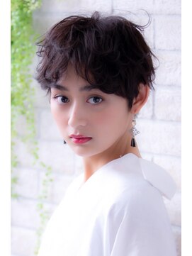 ヘアーアートシフォン 池袋西口店(Hair art chiffon) 似合わせカットで個性的斜めバングで大人かわいいナチュラルボブ